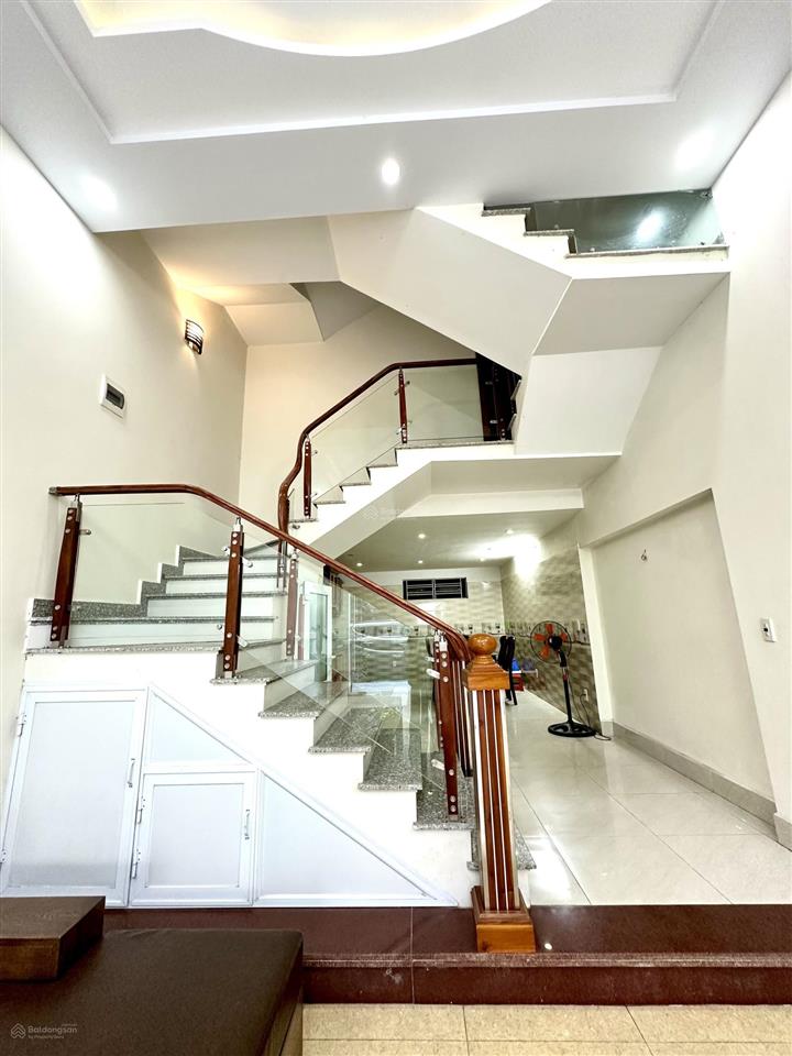 Bán nhà phân lô văn cao 67,5m đường 12m oto đỗ ngày đêm 5 phòng ngủ khép kín cho thuê ổn định 22 tr