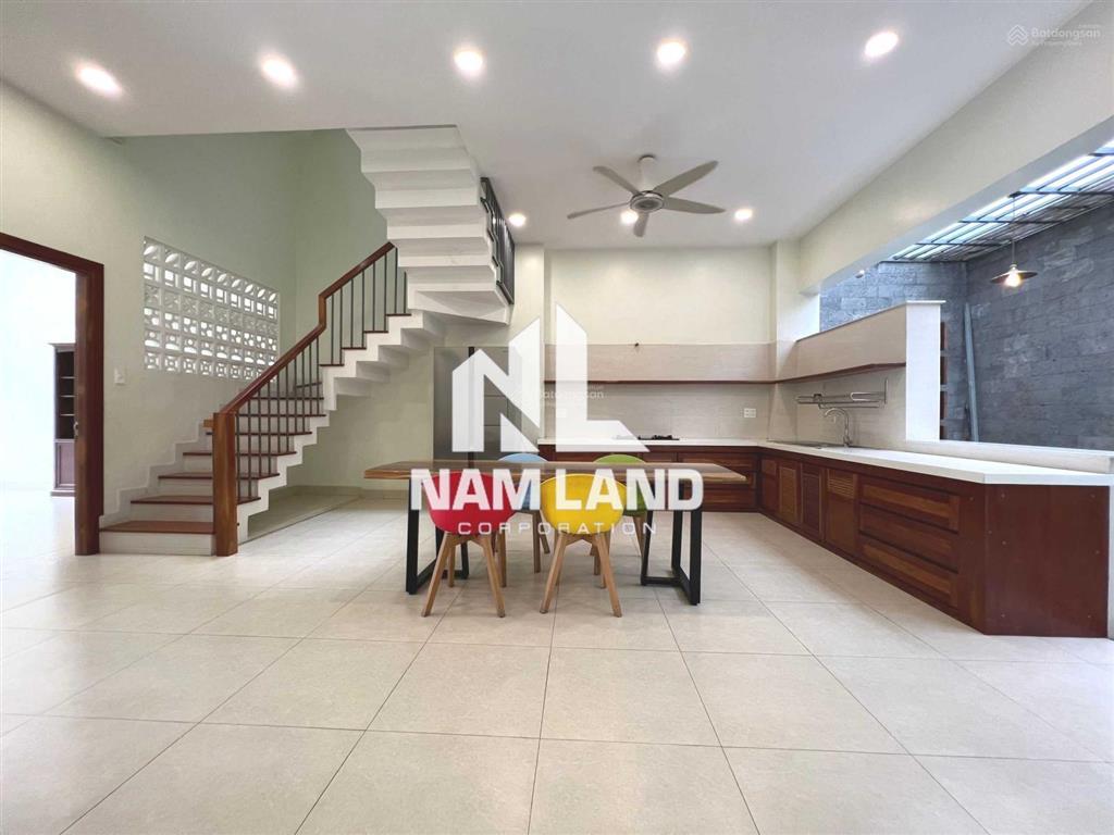 Cho thuê nguyên căn nhà đẹp hiện đại 4 phòng, hướng đông để ở văn phòng