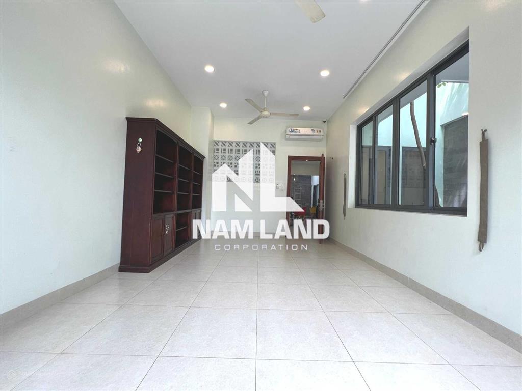 Cho thuê nguyên căn nhà đẹp hiện đại 4 phòng, hướng đông để ở văn phòng
