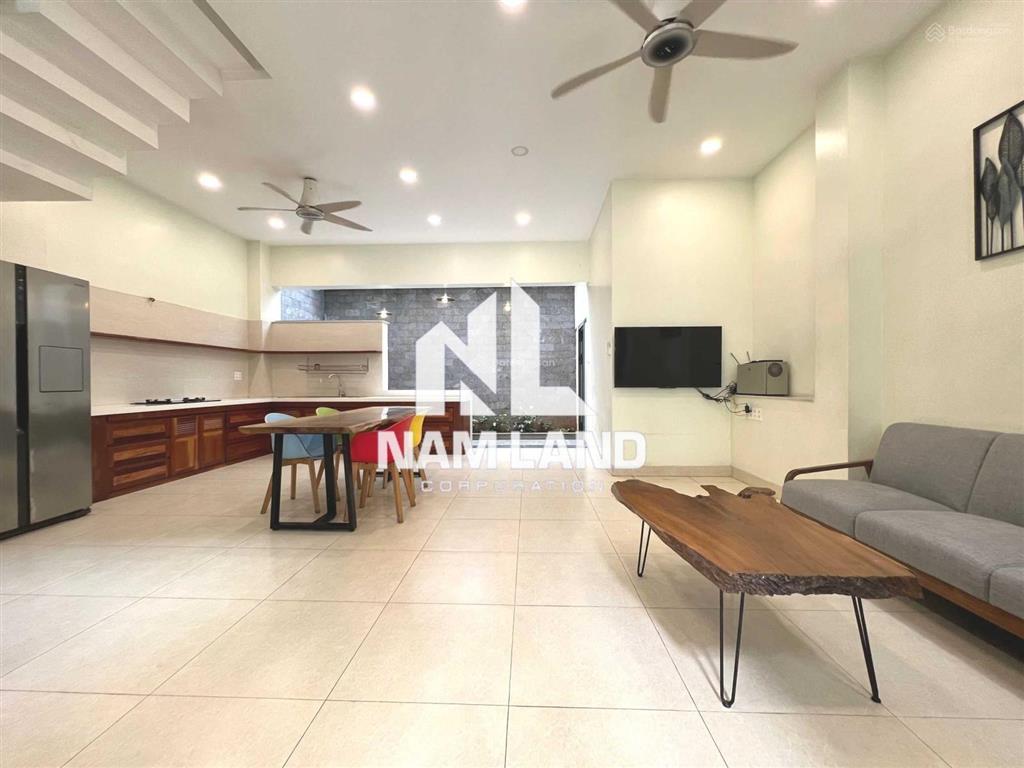 Cho thuê nguyên căn nhà đẹp hiện đại 4 phòng, hướng đông để ở văn phòng
