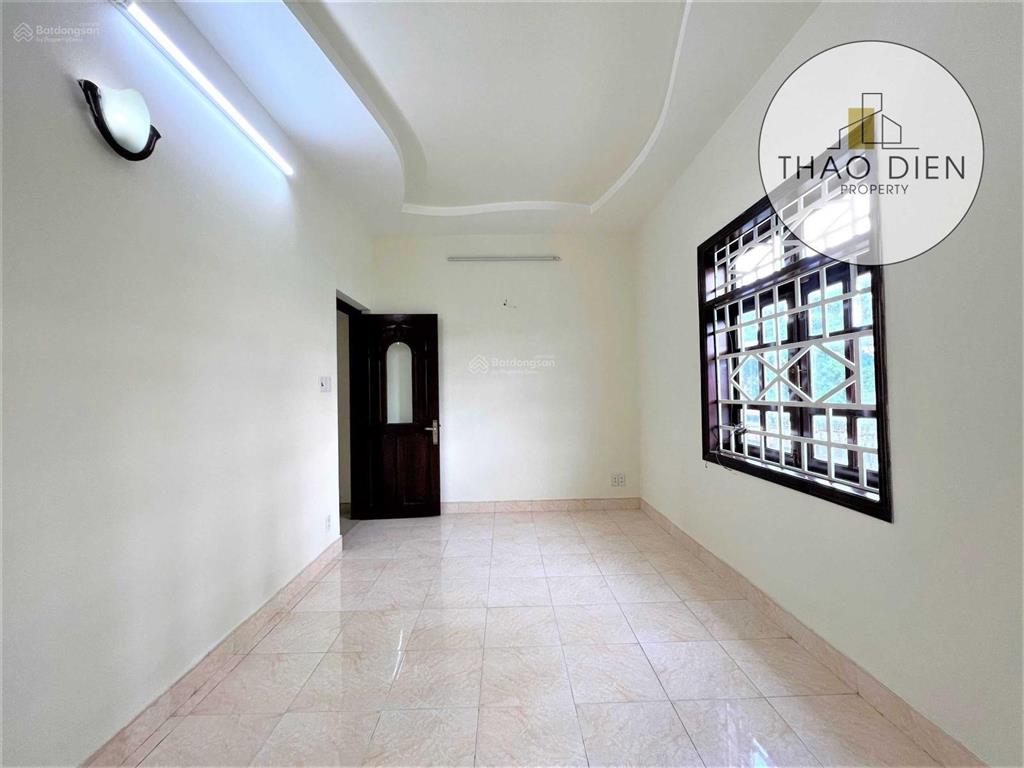 Cho thuê nhà nguyên căn thảo điền sân siêu rộng 3 xe hơi 3 lầu 5 phòng lớn để ở, văn phòng công ty