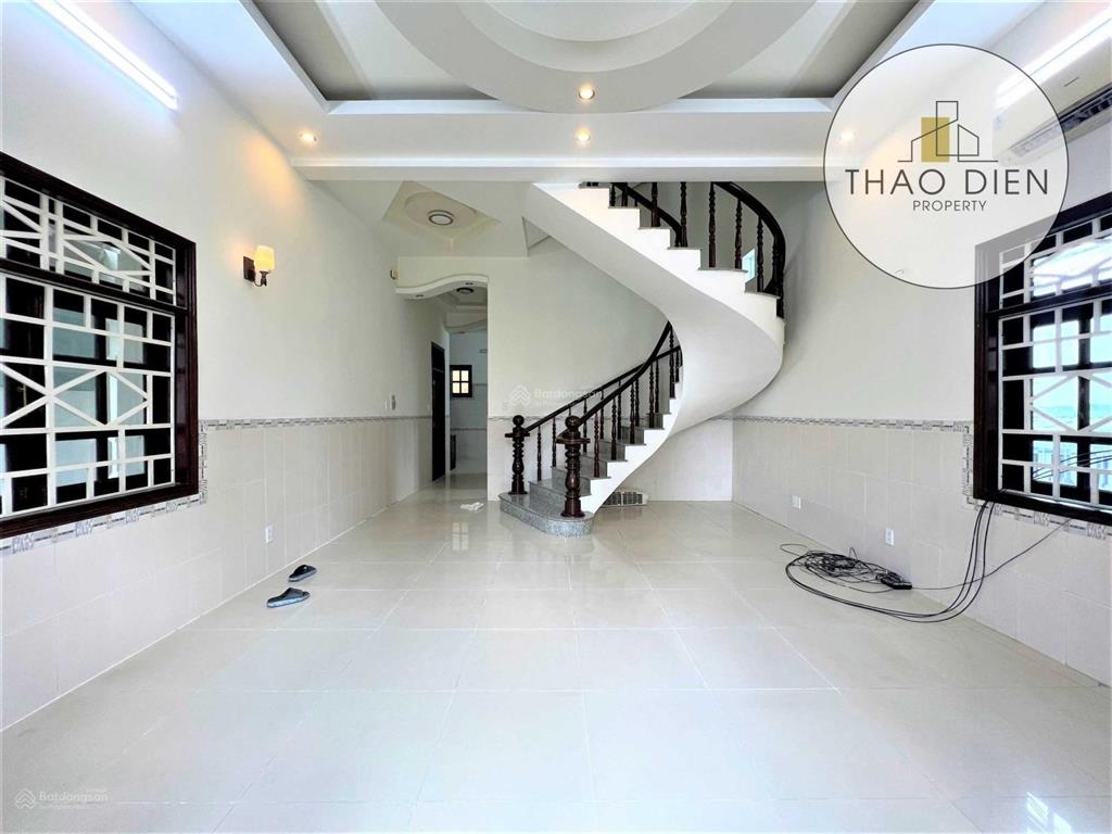 Cho thuê nhà nguyên căn thảo điền sân siêu rộng 3 xe hơi 3 lầu 5 phòng lớn để ở, văn phòng công ty