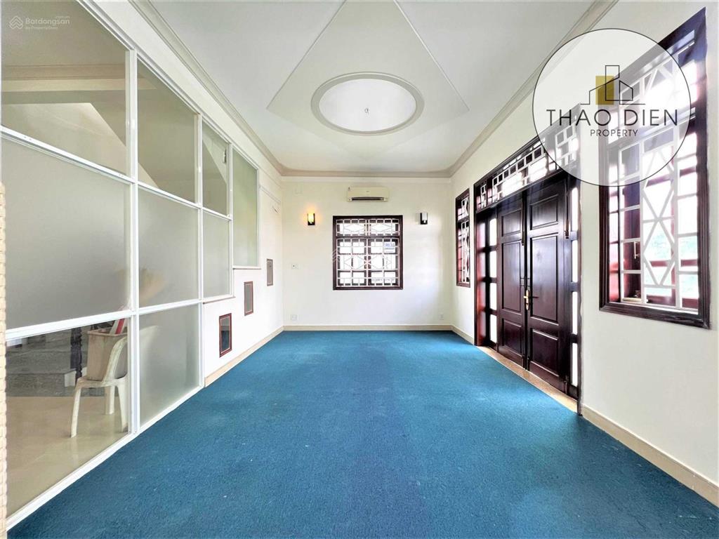 Cho thuê nhà nguyên căn thảo điền sân siêu rộng 3 xe hơi 3 lầu 5 phòng lớn để ở, văn phòng công ty