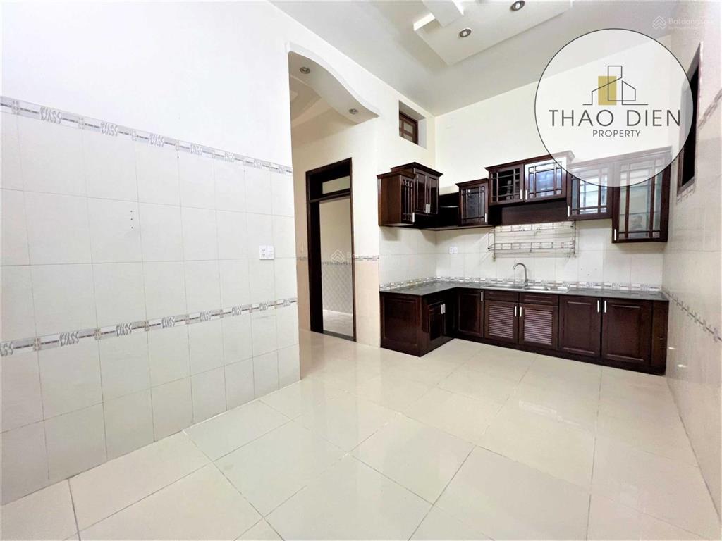 Cho thuê nhà nguyên căn thảo điền sân siêu rộng 3 xe hơi 3 lầu 5 phòng lớn để ở, văn phòng công ty