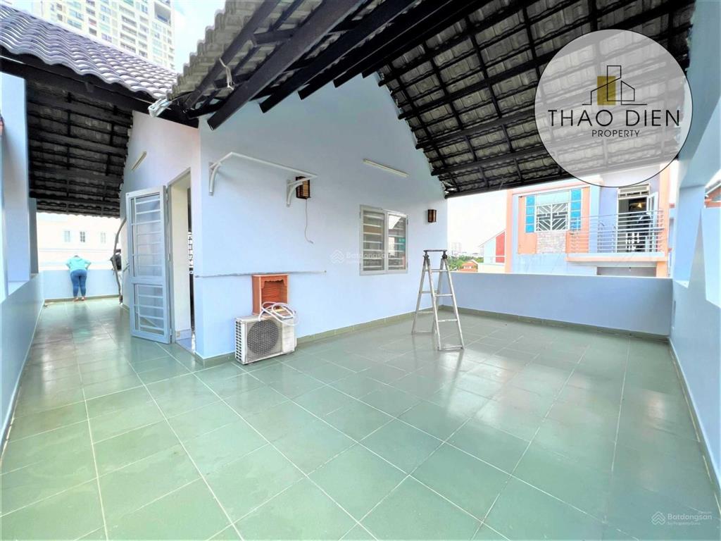 Cho thuê nhà nguyên căn thảo điền sân siêu rộng 3 xe hơi 3 lầu 5 phòng lớn để ở, văn phòng công ty