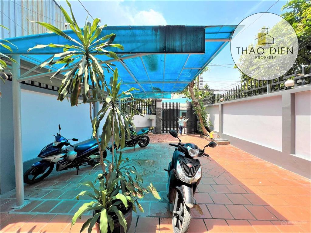 Cho thuê nhà nguyên căn thảo điền sân siêu rộng 3 xe hơi 3 lầu 5 phòng lớn để ở, văn phòng công ty