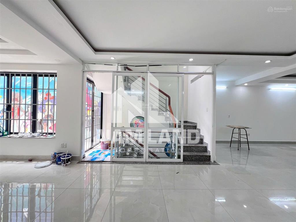 Cho thuê nhà có hầm, trệt trống suốt 3 lầu 6 phòng lớn làm văn phòng, ở tại đường lương định của