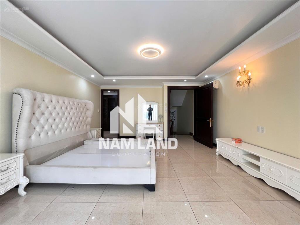 Cho thuê dài hạn nhà khu đảo kim cương gara 3 lầu 5 phòng lớn để ở, văn phòng công ty