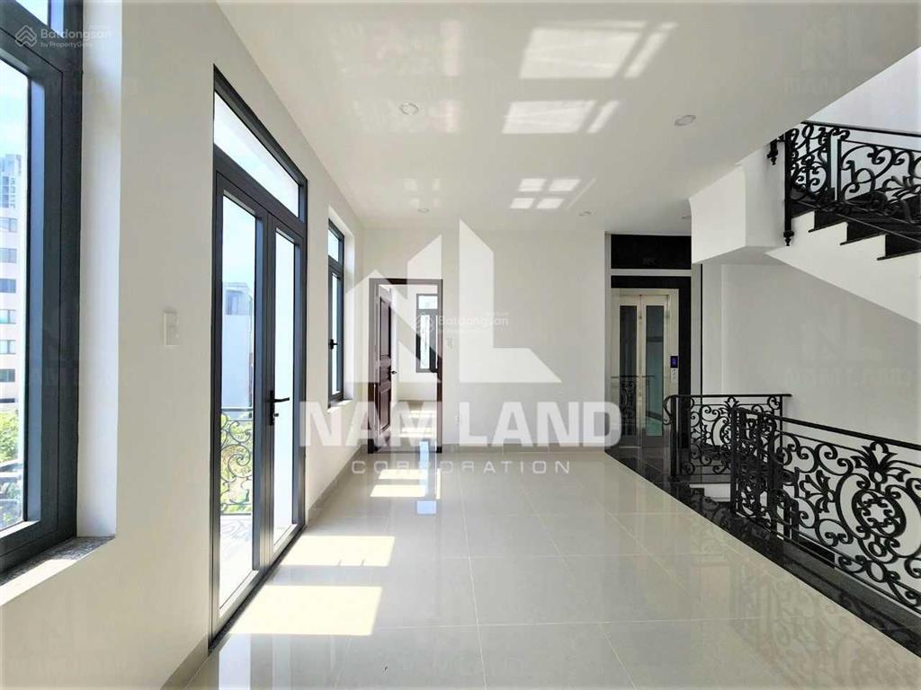 Cho thuê nhà 7x20m hầm 4 sàn trống có thang máy phù hợp văn phòng công ty hướng đông bắc