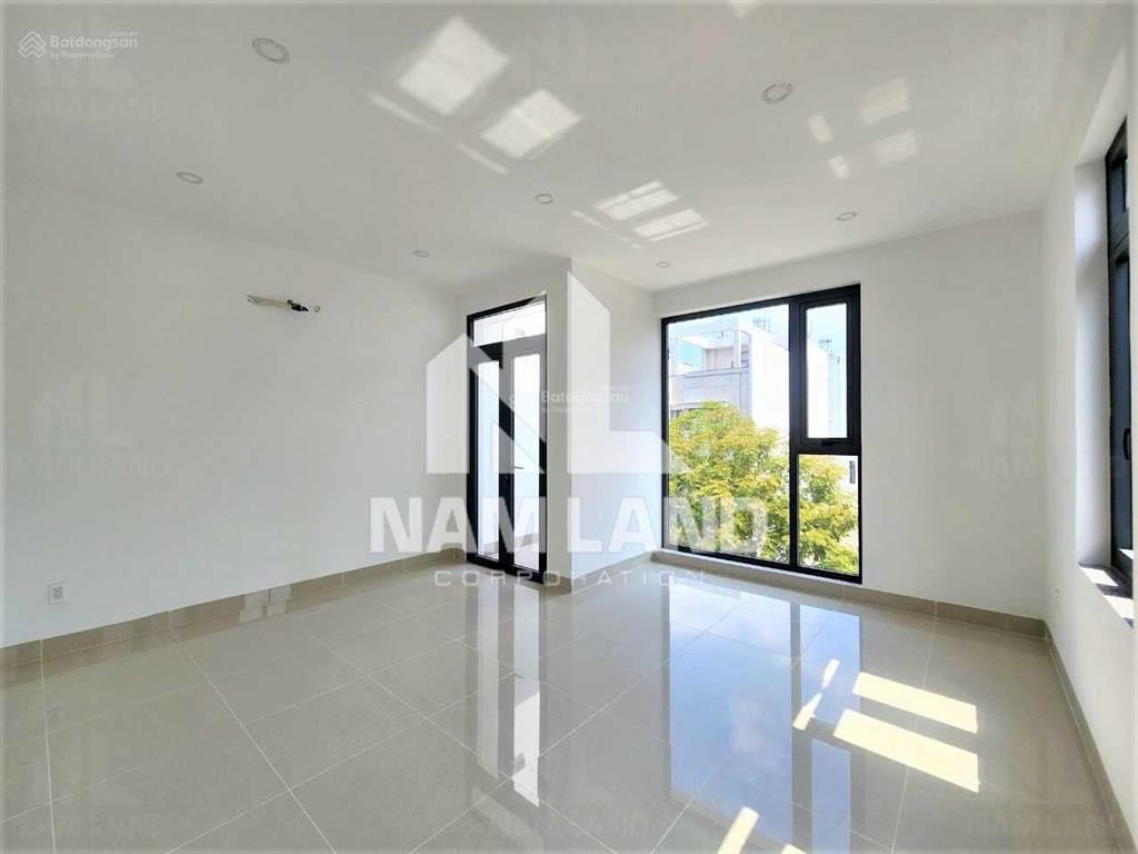 Cho thuê nhà 7x20m hầm 4 sàn trống có thang máy phù hợp văn phòng công ty hướng đông bắc