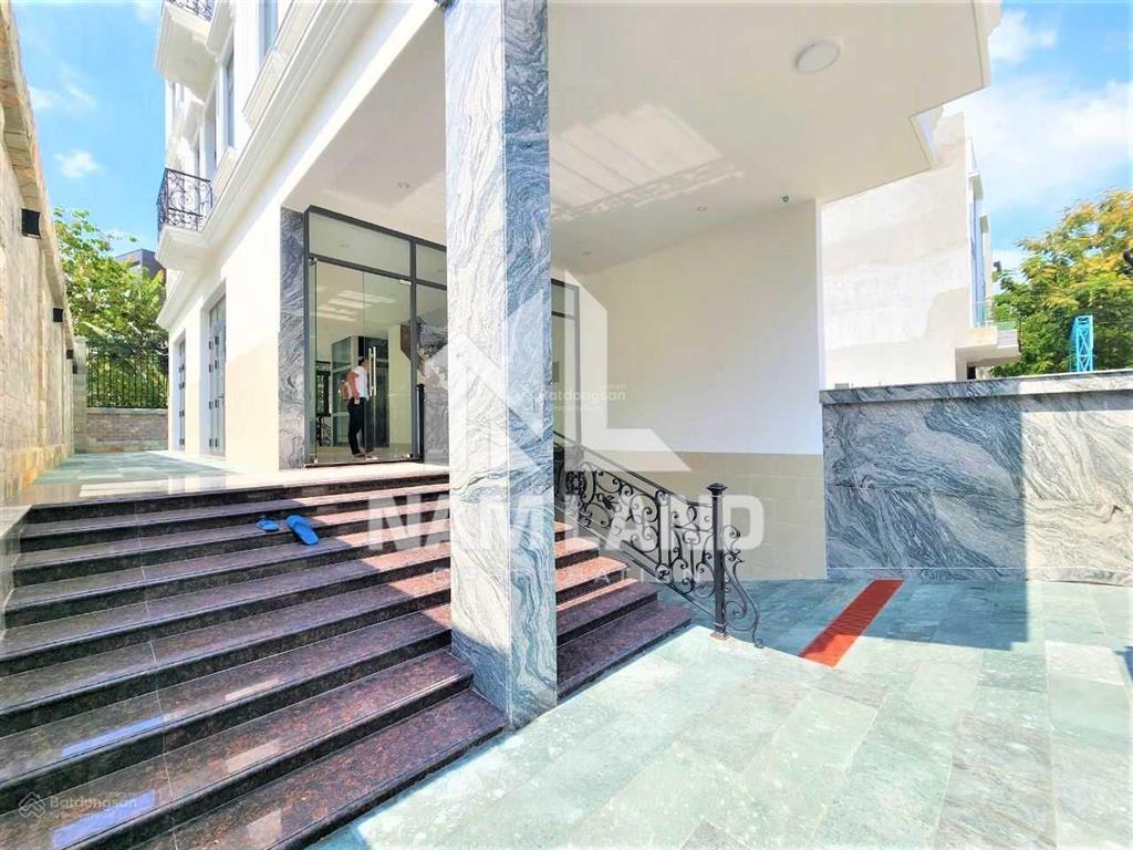 Cho thuê nhà 7x20m hầm 4 sàn trống có thang máy phù hợp văn phòng công ty hướng đông bắc