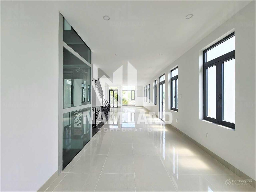 Cho thuê nhà 7x20m hầm 4 sàn trống có thang máy phù hợp văn phòng công ty hướng đông bắc