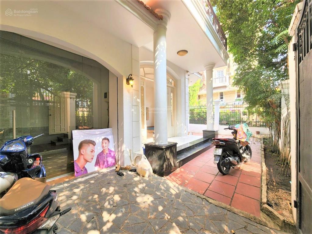 Cho thuê nhà góc 2 mặt tiền gần bến tàu thuỷ phường bình an quận 2 gara 3 lầu 4 phòng làm công ty