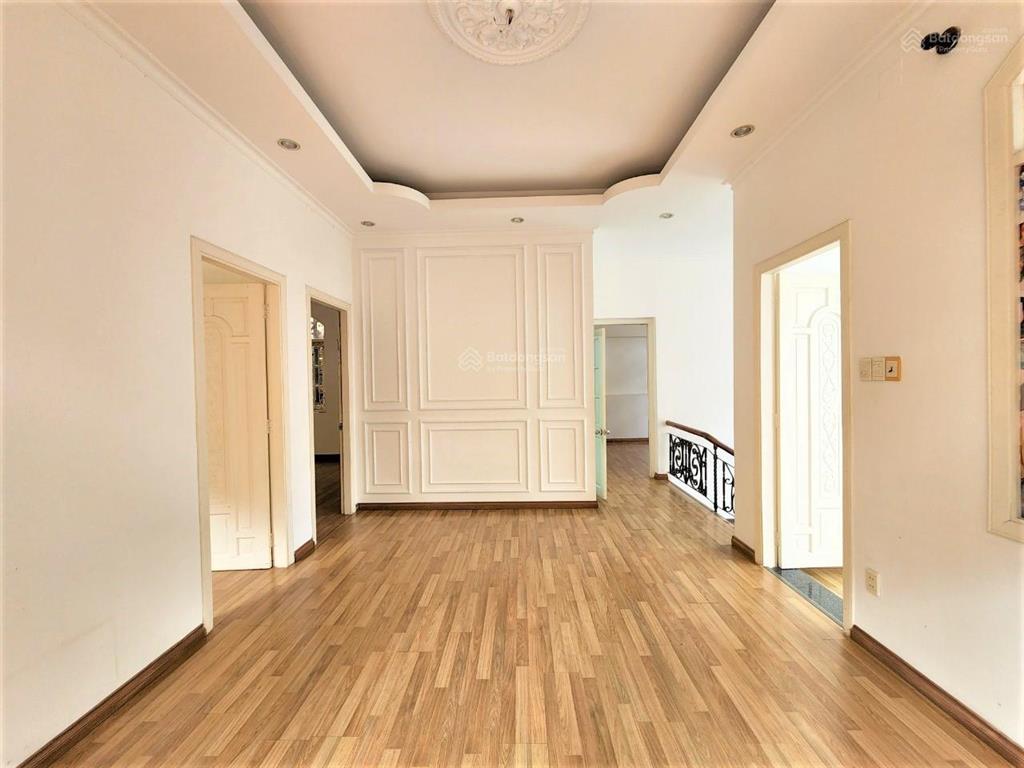 Cho thuê nhà góc 2 mặt tiền gần bến tàu thuỷ phường bình an quận 2 gara 3 lầu 4 phòng làm công ty