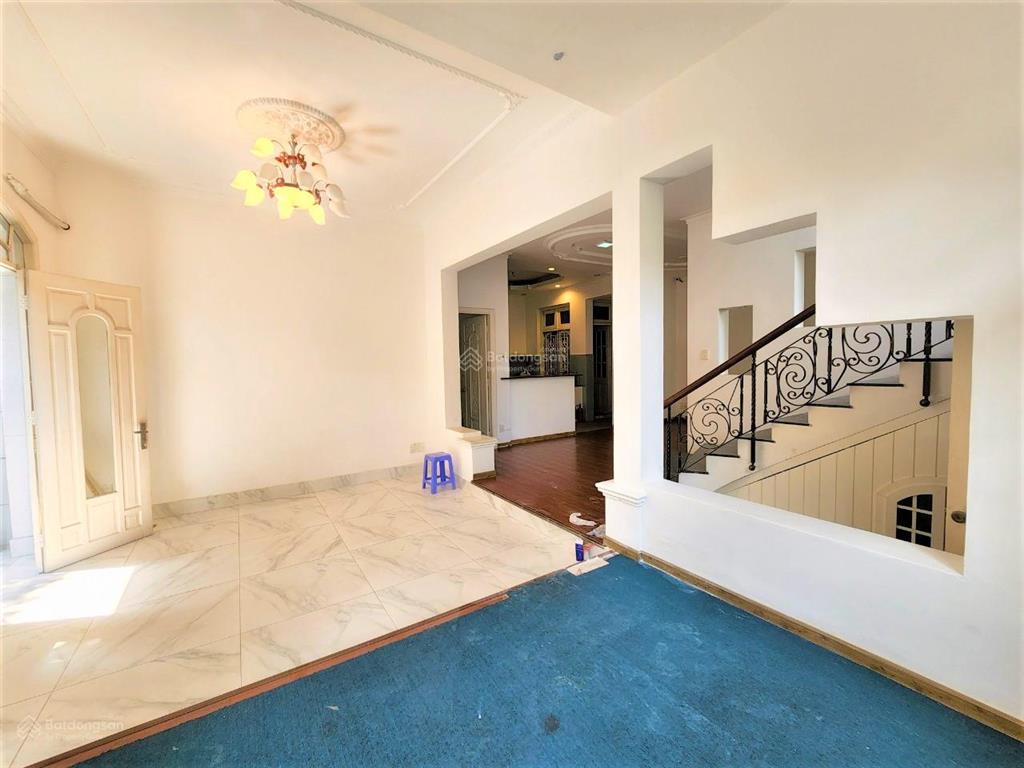 Cho thuê nhà góc 2 mặt tiền gần bến tàu thuỷ phường bình an quận 2 gara 3 lầu 4 phòng làm công ty