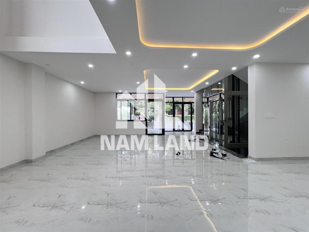 Cho thuê nhà khu đảo kim cương mới 100% hầm 4 sàn trống có thang máy giá bao rẻ