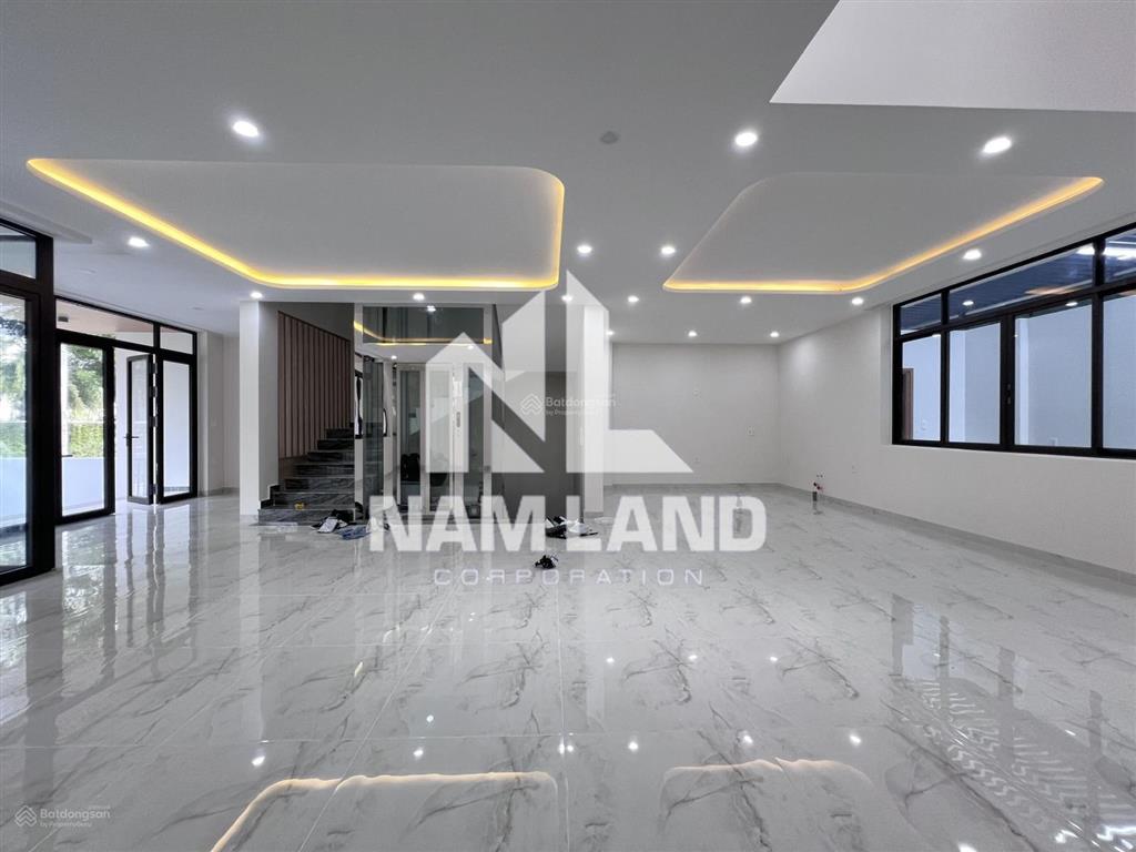Cho thuê nhà khu đảo kim cương mới 100% hầm 4 sàn trống có thang máy giá bao rẻ