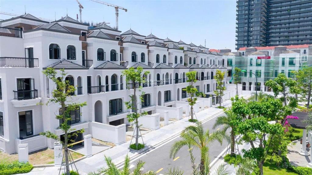 Chính chủ gửi bán biệt thự ciputra 140m2, 3 tầng 1 hầm ở ngay, giá 54 tỷ.  0989 862 ***