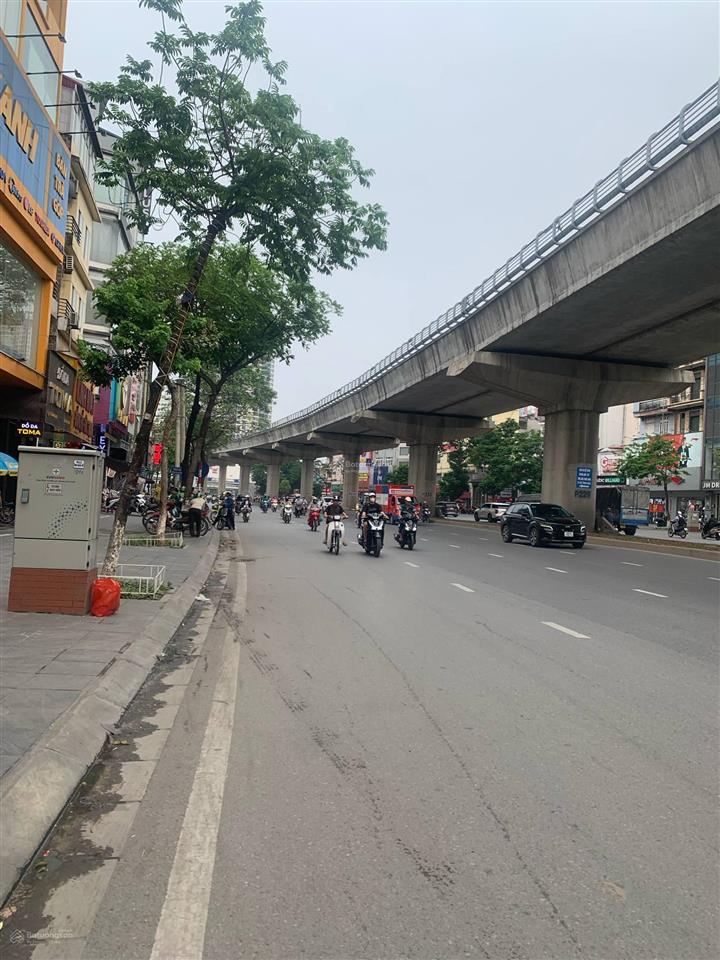 Mặt phố, vip cầu giấy vỉa hè đá bóng, thang máy, kinh doanh, hơn 20 tỷ. 0824 564 ***