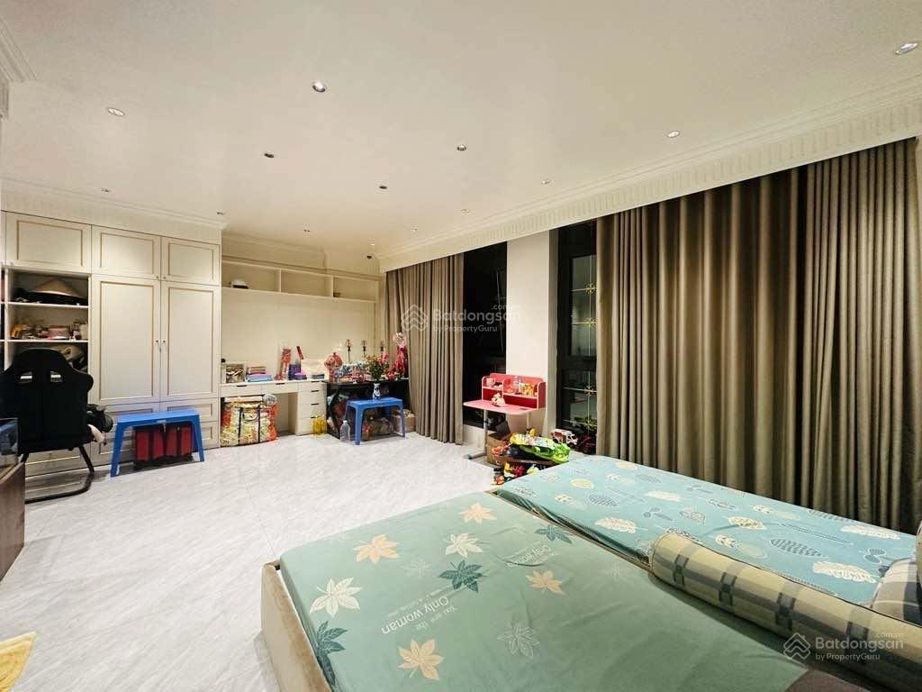 Mặt phố, vip cầu giấy vỉa hè đá bóng, thang máy, kinh doanh, hơn 20 tỷ.  0824 564 ***