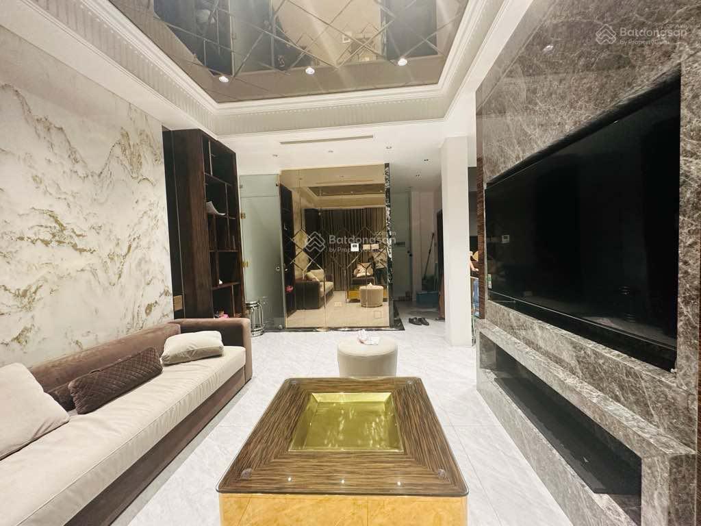 Mặt phố, vip cầu giấy vỉa hè đá bóng, thang máy, kinh doanh, hơn 20 tỷ.  0824 564 ***