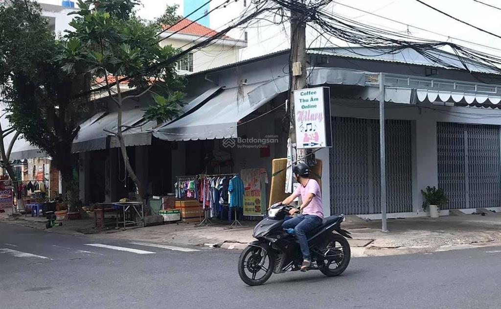 Bán nhà góc 2mt cư xá phú lâm b, 5 x 18m, cấp 4, giá 10.7 tỷ. gần chợ bà hom