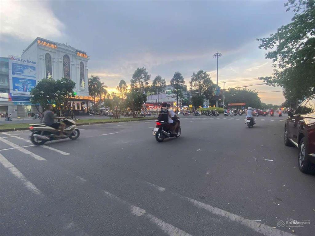 Bán nhà khu tên lửa, mt đường số 7, dt 12 x 20m, cấp 4, giá 58 tỷ