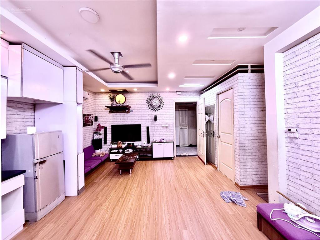 Chính chủ cần bán căn 2 phòng ngủ dt 48m2 ban công đn view thoáng, 0976 084 ***