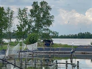 Đất mặt tiền sông đường nhựa ô tô, có 50m² thổ cư, sổ riêng, chủ bao san lấp, giá chỉ 750 triệu/lô.