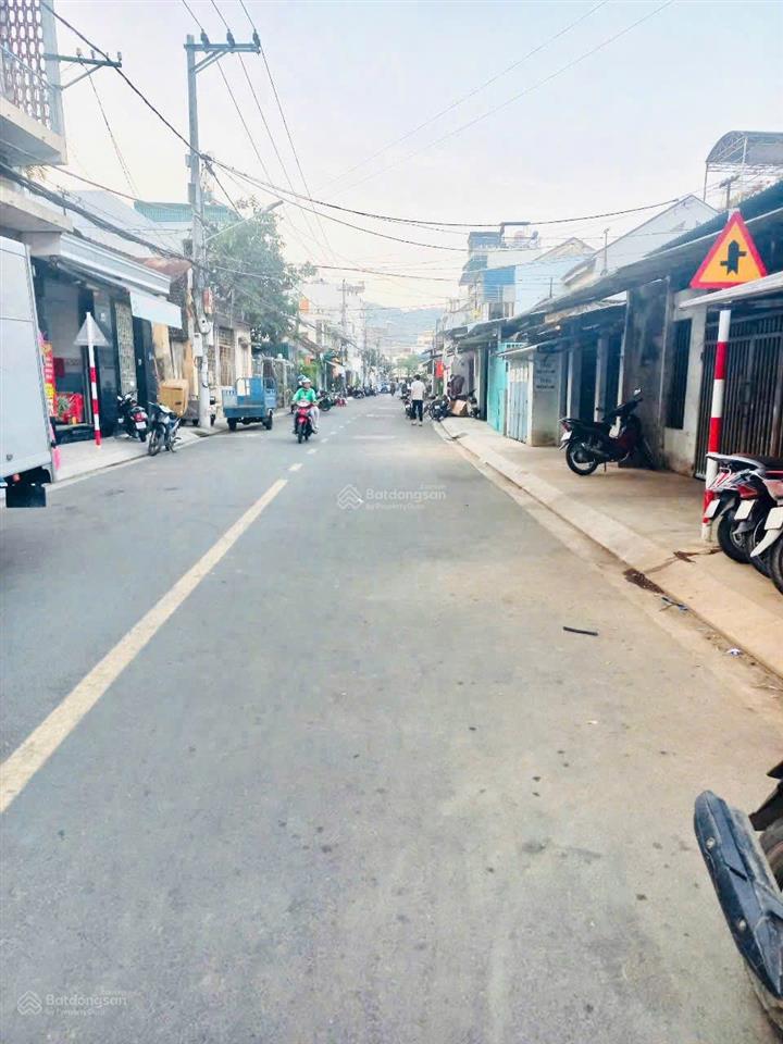 Bán lô đất mặt tiền đường nguyễn thái học , vạn thạnh , 82 ngang 5,1m giá 8,4 tỷ.