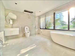 Bán biệt thự trường thi 2 vị trí đẹp, có hồ bơi riêng