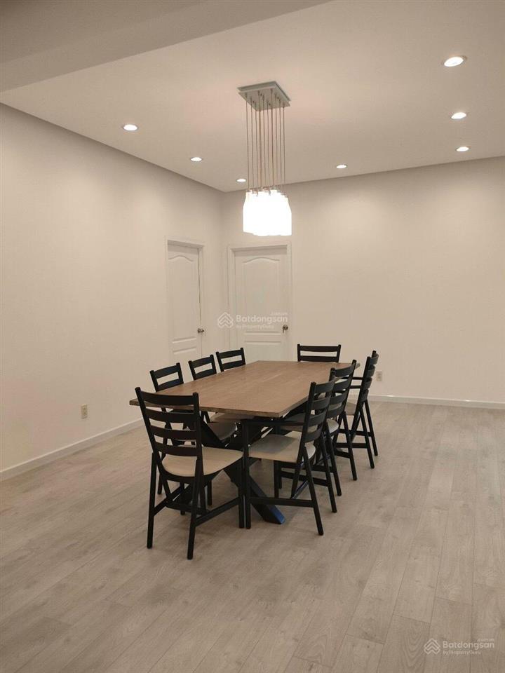 Cần bán căn hộ cảnh viên 2, pmh, quận 7, 124m2, 3pn, nt cơ bản. giá 10 tỷ 5