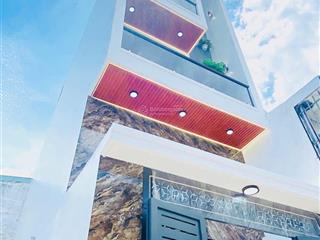 Nhà mới xây nội thất đẹp cao cấp. hẻm xe hơi khu văn minh
