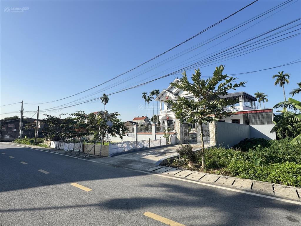 Em có lô góc mặt đường thôn đường đá, hoa động, thuỷ nguyên, vị trí đẹp