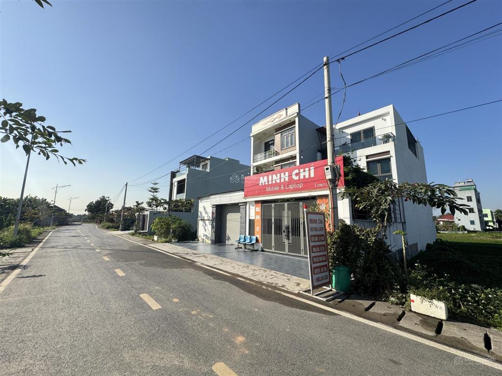 Em có lô góc mặt đường thôn đường đá, hoa động, thuỷ nguyên, vị trí đẹp