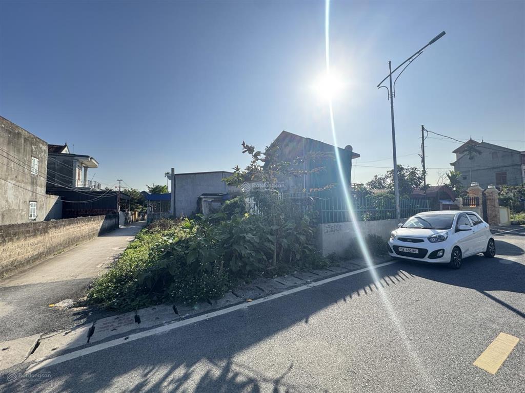 Em có lô góc mặt đường thôn đường đá, hoa động, thuỷ nguyên, vị trí đẹp