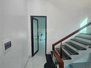 Gia đình cần bán nhà 3 tầng 44m2 đường thông oto đỗ cửa cách chợ thôn chỉ 30m đại mạch đa  hn