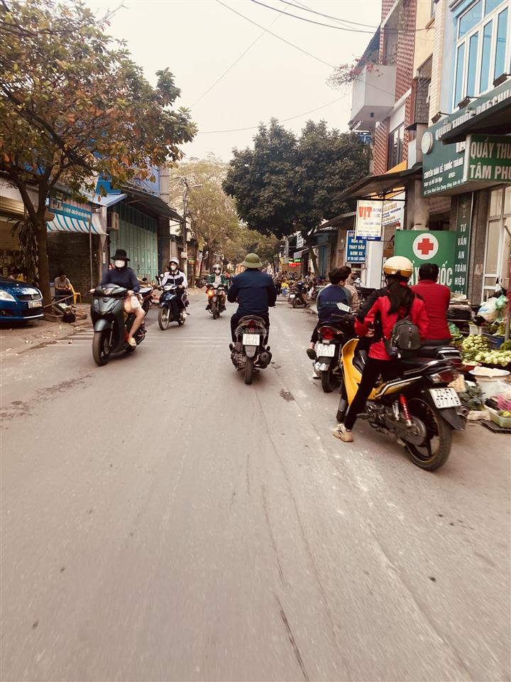 Cần bán 50m2 đất thôn nhuế sát hồ điều hoà chợ thôn, trường cấp 2 đi bộ vài phút kim chung đa  hn