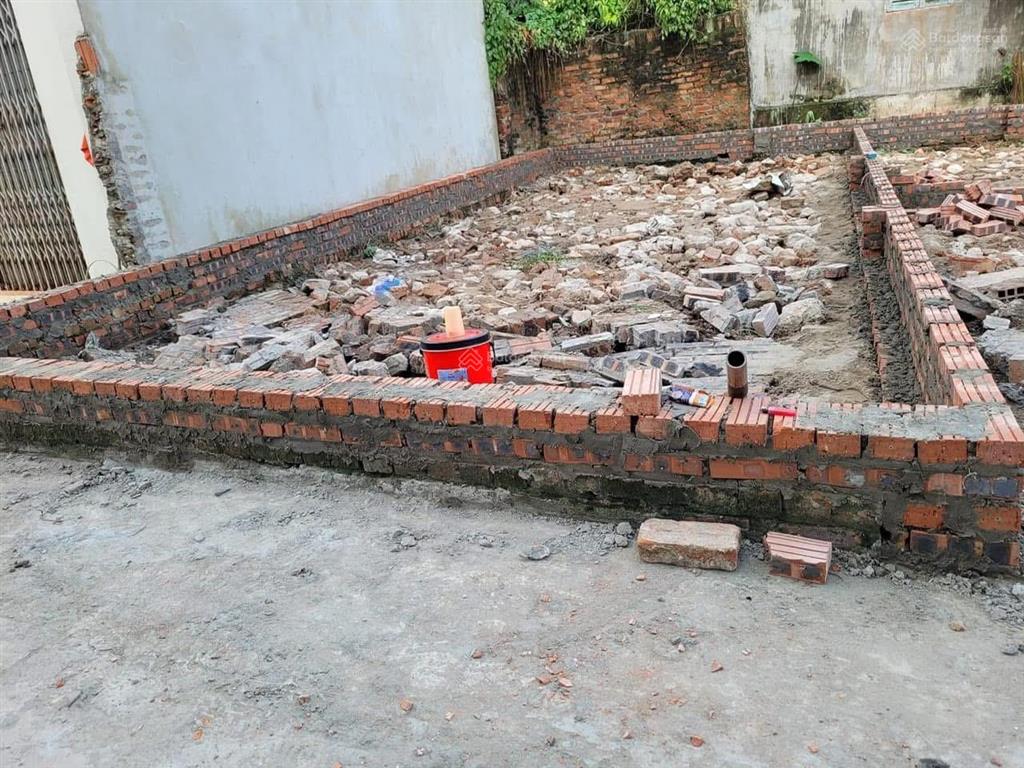 Cần bán 50m2 đất thôn nhuế sát hồ điều hoà chợ thôn, trường cấp 2 đi bộ vài phút kim chung đa  hn