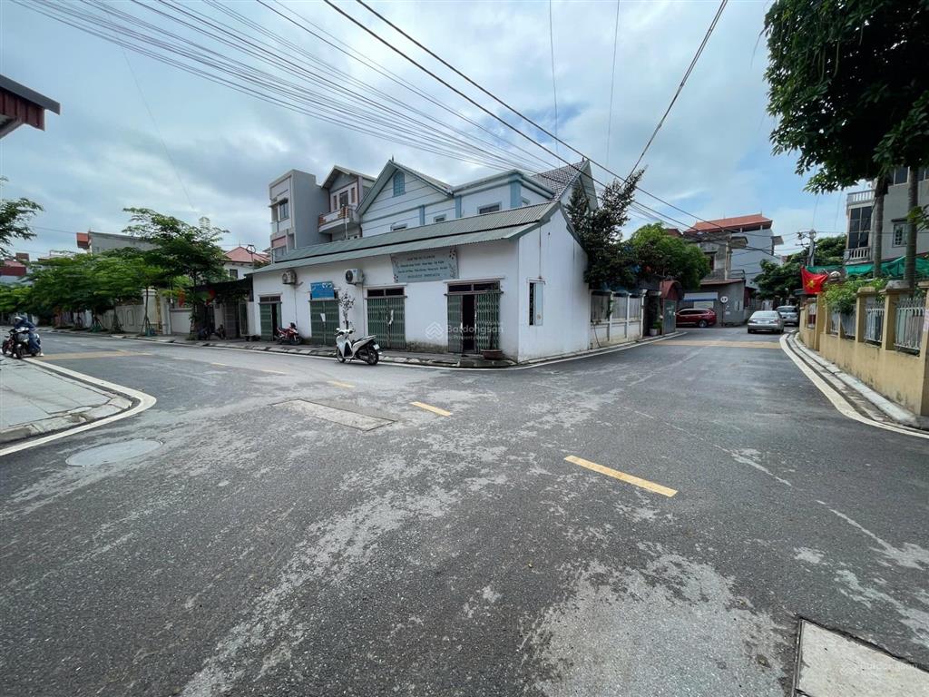 Cần bán 39m giá 3,7tỷ đường oto vào nhà cách 50m ra bìa làng 1km tới cầu nhật tân tiên dương đahn