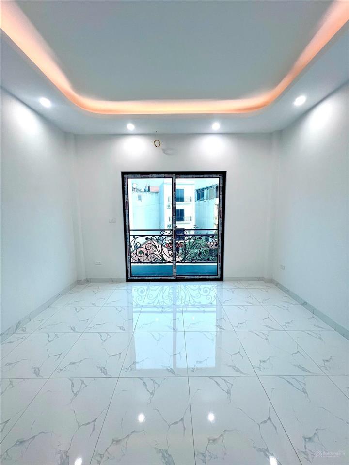 E mình có ngôi nhà 3 tầng cần bán dt 48m2 đường trước nhà rộng 3m tiền phong mê linh hà nội