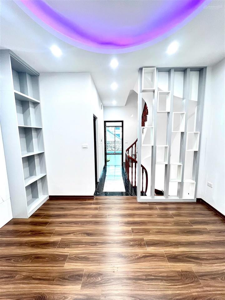 E mình có ngôi nhà 3 tầng cần bán dt 48m2 đường trước nhà rộng 3m tiền phong mê linh hà nội