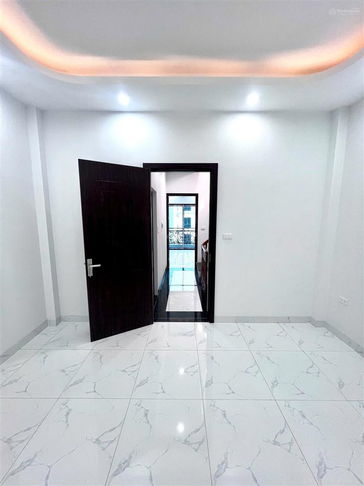 E mình có ngôi nhà 3 tầng cần bán dt 48m2 đường trước nhà rộng 3m tiền phong mê linh hà nội