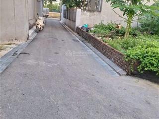Gia đình cần bán 45m đường rộng oto vào nhà 50m có bãi đỗ xe của thôn hồ điều hoà nam hồng đahn