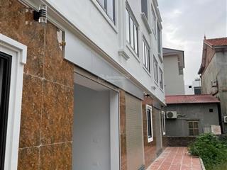 E mình cần bán nhà 3 tầng dt 40m gần chợ hồ điều hoà của thôn 300m trường cấp 1,2 đại mạch đahn