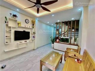 Gia đình cần bán căn nhà 3 tầng dt 55m2 nằm trên trục kinh doanh tại hậu dưỡng, kim chung, đa  hn