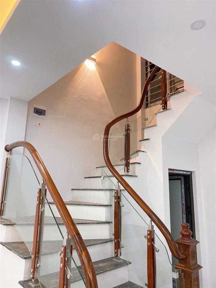 Bán nhà 3 tầng dt 40m đường rộng 4m thông thương cách cầu thăng long 10 phút tiền phong mê linh hn