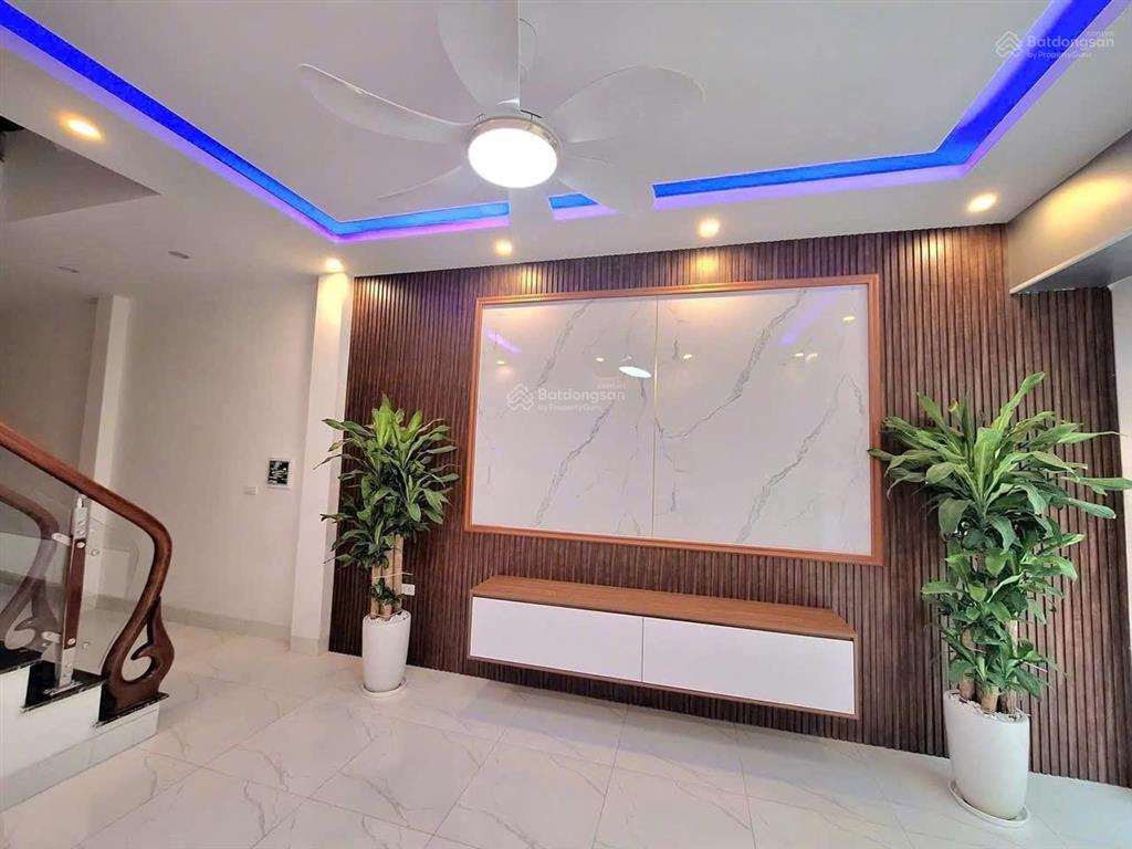 Bán nhà 3 tầng dt 40m đường rộng 4m thông thương cách cầu thăng long 10 phút tiền phong mê linh hn