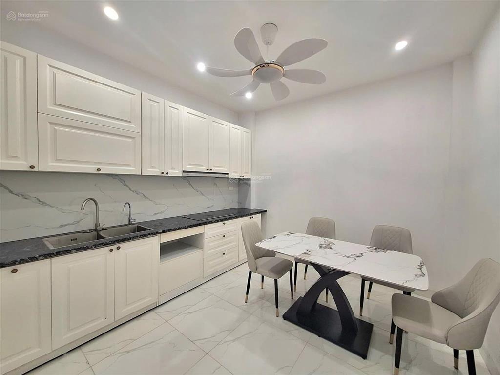 Bán nhà 3 tầng dt 40m đường rộng 4m thông thương cách cầu thăng long 10 phút tiền phong mê linh hn