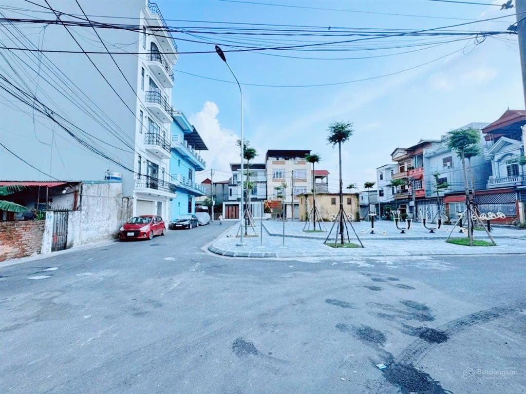 Gia đình cần bán lô đất giãn dân 60m2 đường oto tránh ngay sát chợ mai châu đại mạch đa  hn